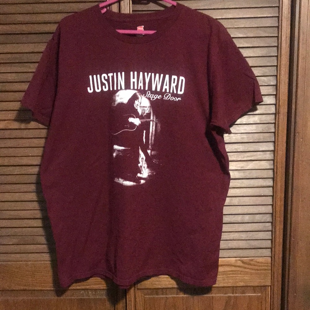 Hanes men’s XL tee, featuring an image of The Moody Blues’ Justin Hayward.